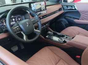 MITSUBISHI Outlander 2.5 CVT Ultimate Plus