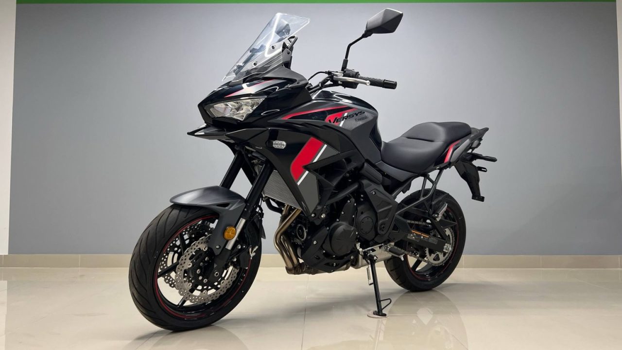 Kawasaki Versys 650 в наявності – Аеліта Дніпро: універсальний мотоцикл для міста, траси та далеких подорожей