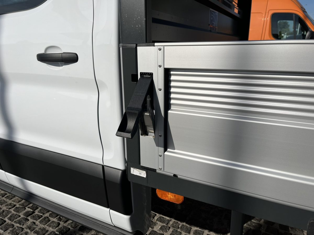 Ford Transit Double Chassis Cab Base 470E L4
