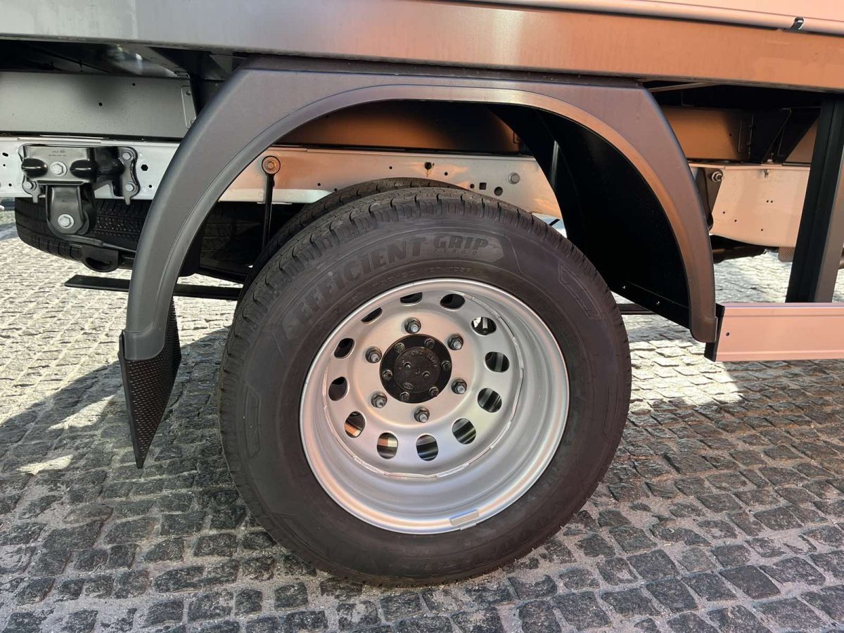 Ford Transit Double Chassis Cab Base 470E L4