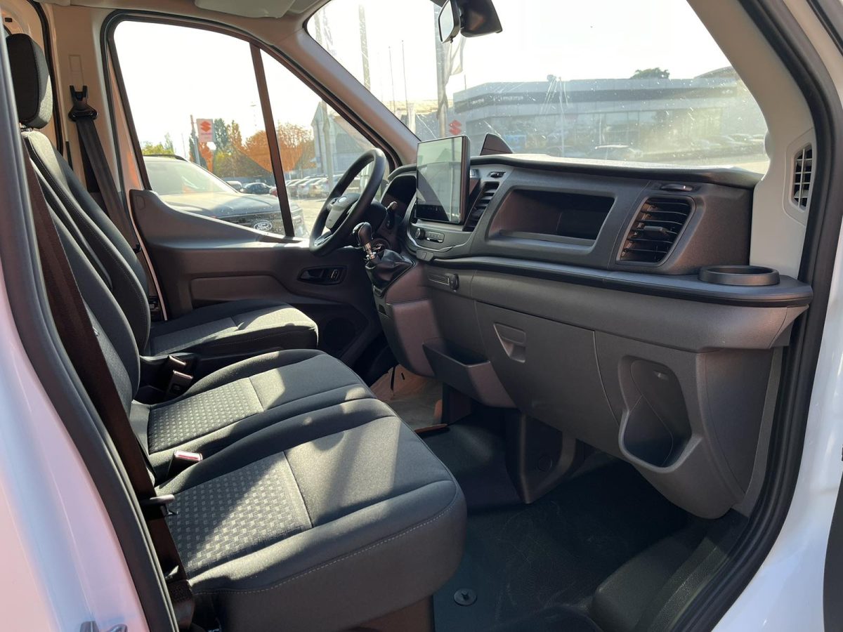 Ford Transit Double Chassis Cab Base 470E L4