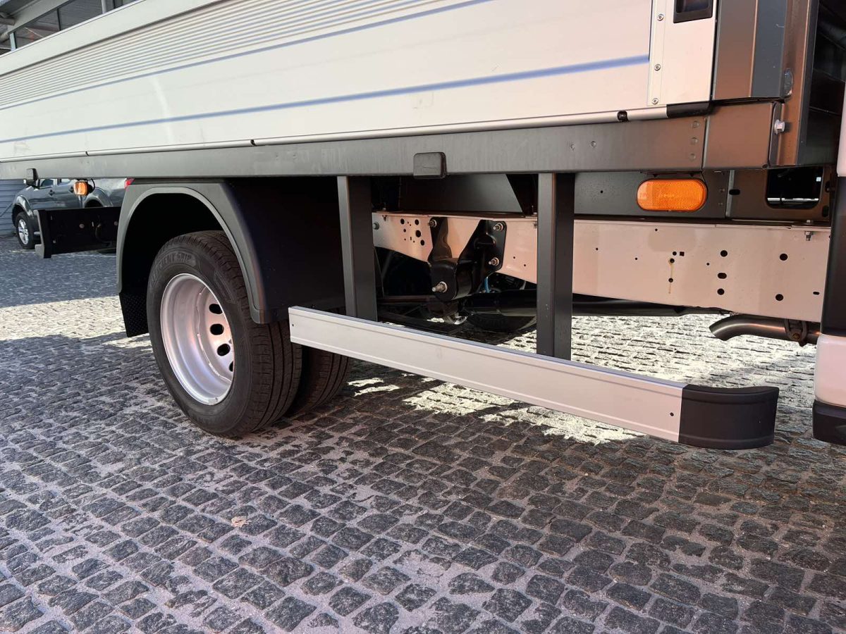 Ford Transit Double Chassis Cab Base 470E L4