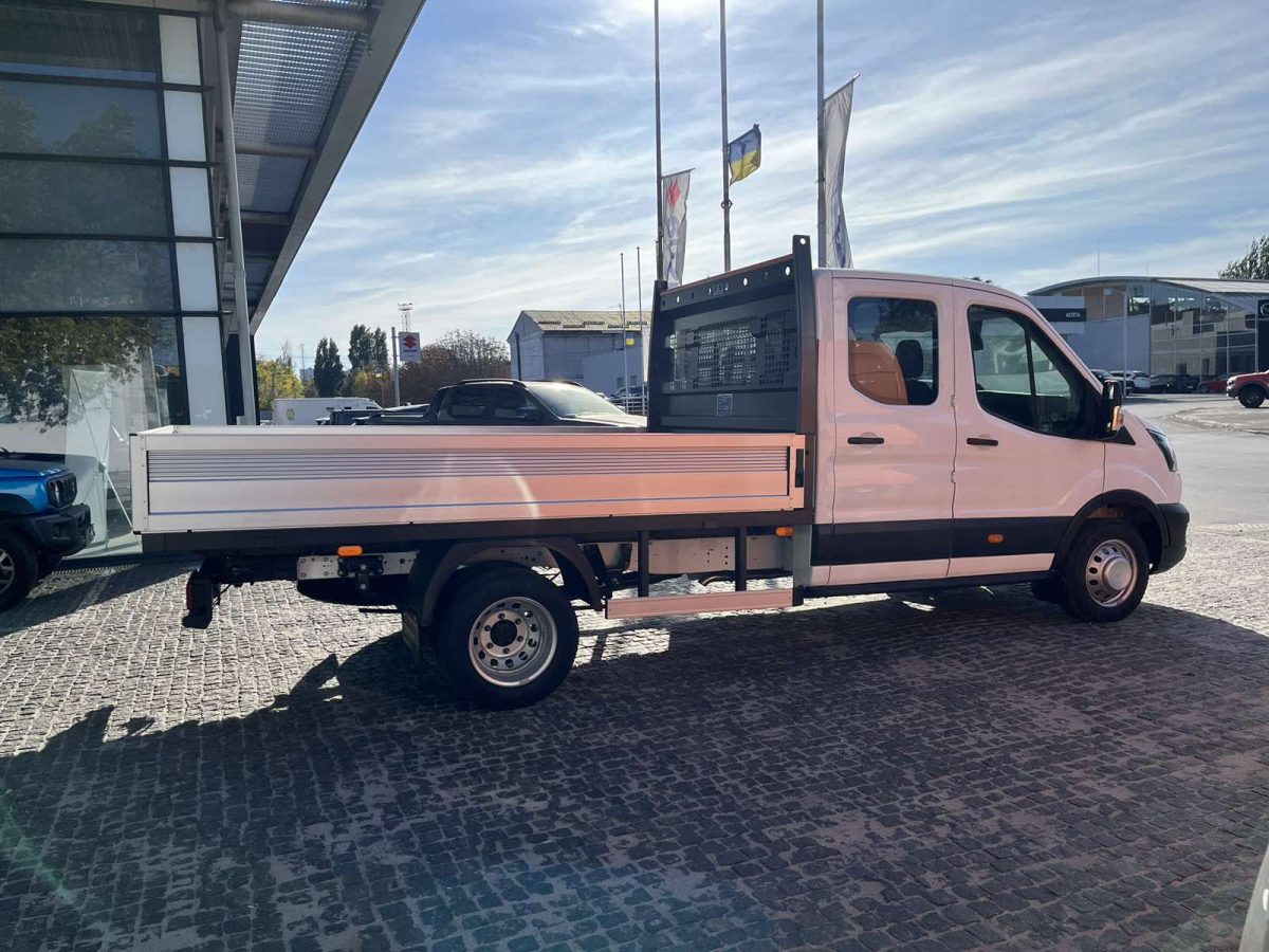Ford Transit Double Chassis Cab Base 470E L4